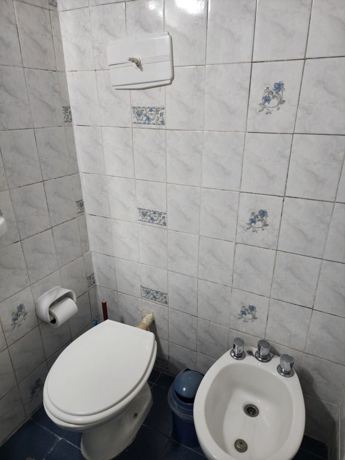 Solidez y Ubicacion Premium: Tu Departamento de 2 Ambientes en Zona I.