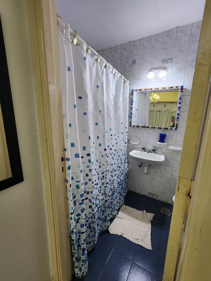 Solidez y Ubicacion Premium: Tu Departamento de 2 Ambientes en Zona I.