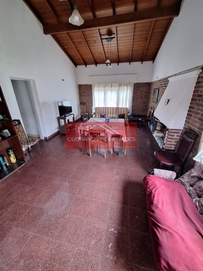 El Hogar que tu Familia Merece: Solida Propiedad con Gran Potencial en Zona Residencial.