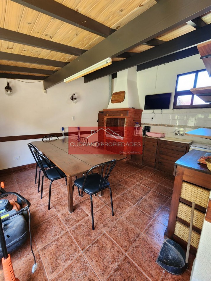 Vivi Miramar con Todo el Confort: Chalet de 4 Ambientes en la Mejor Ubicacion Residencial.