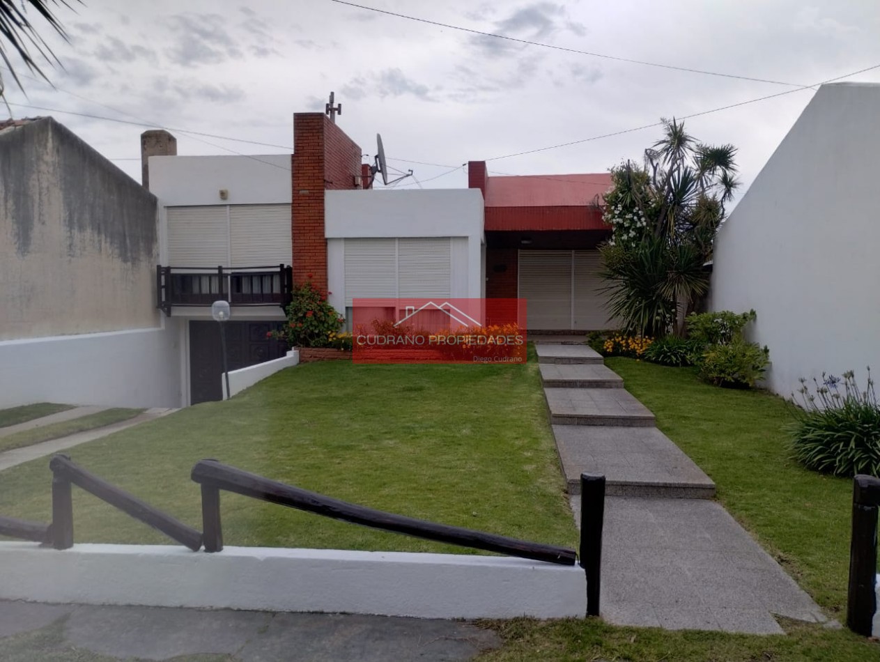 CHALET - 5 AMBIENTES - ZONA V - MIRAMAR