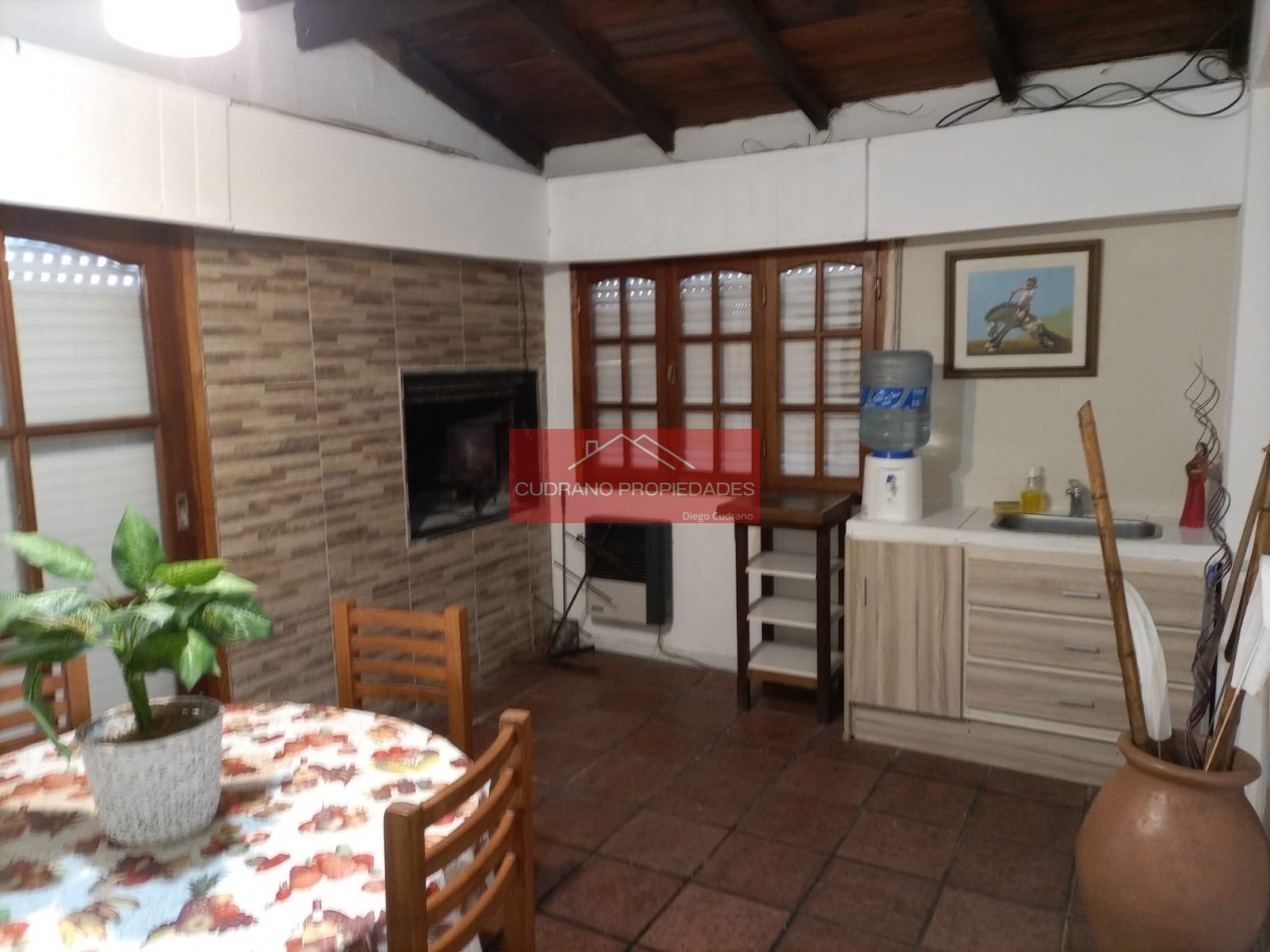 CHALET - 4 AMBIENTES - PILETA CLIMATIZADA - ZONA RESIDENCIAL - MIRAMAR