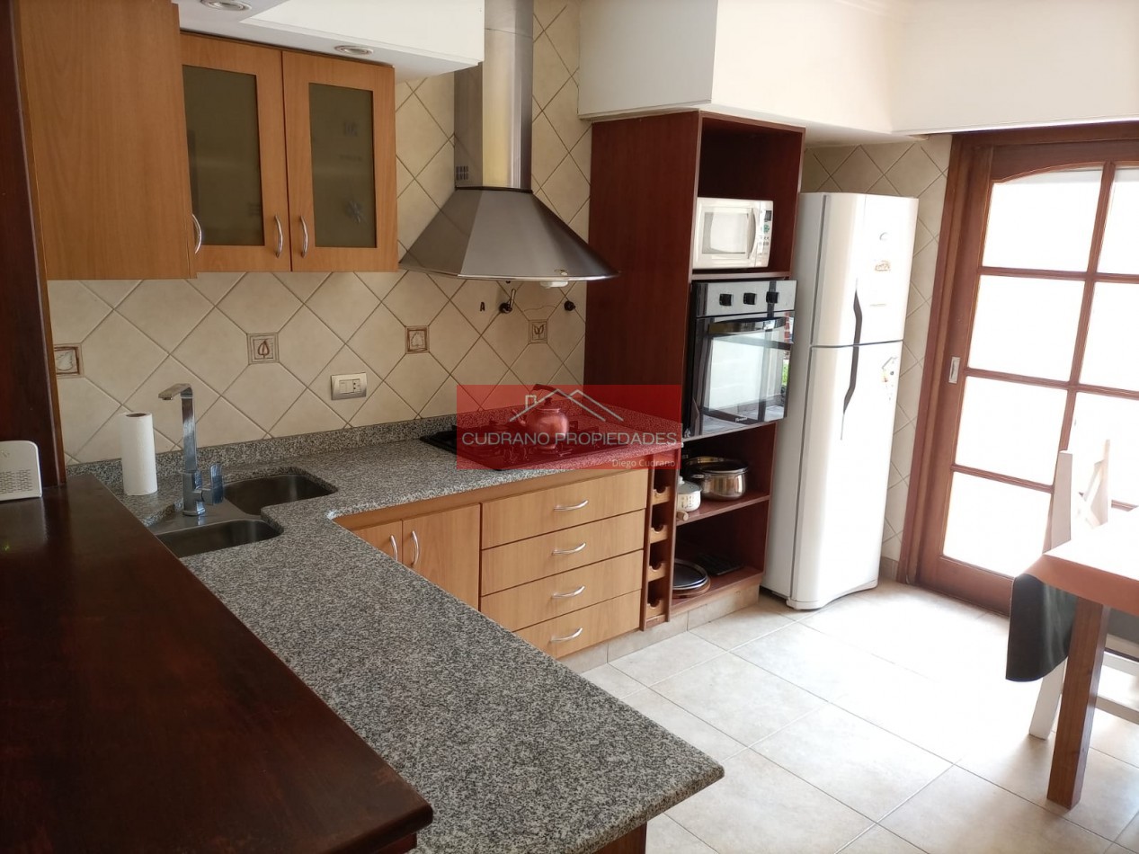 CHALET - 4 AMBIENTES - PILETA CLIMATIZADA - ZONA RESIDENCIAL - MIRAMAR