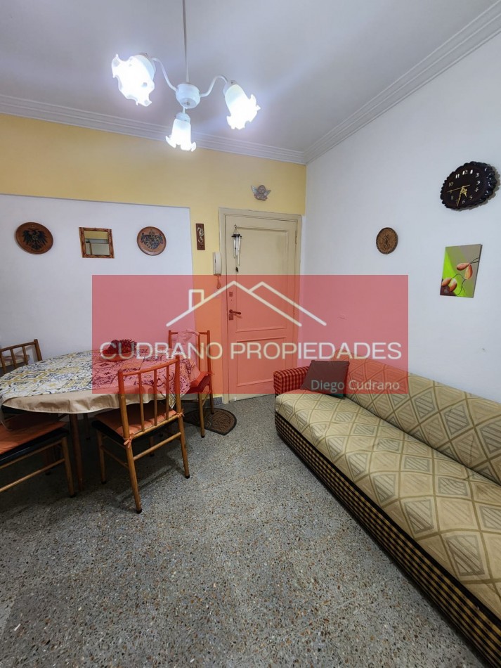 Solidez y Ubicacion Premium: Tu Departamento de 2 Ambientes en Zona I.