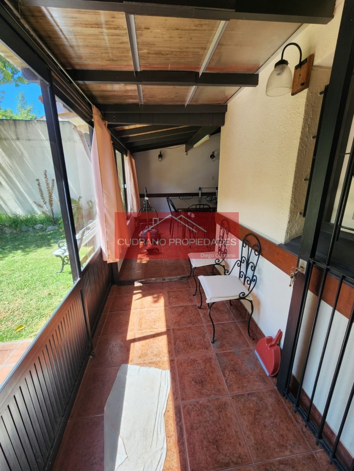 Vivi Miramar con Todo el Confort: Chalet de 4 Ambientes en la Mejor Ubicacion Residencial.