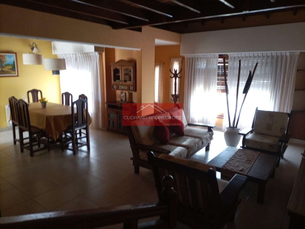 CHALET - 4 AMBIENTES - PILETA CLIMATIZADA - ZONA RESIDENCIAL - MIRAMAR