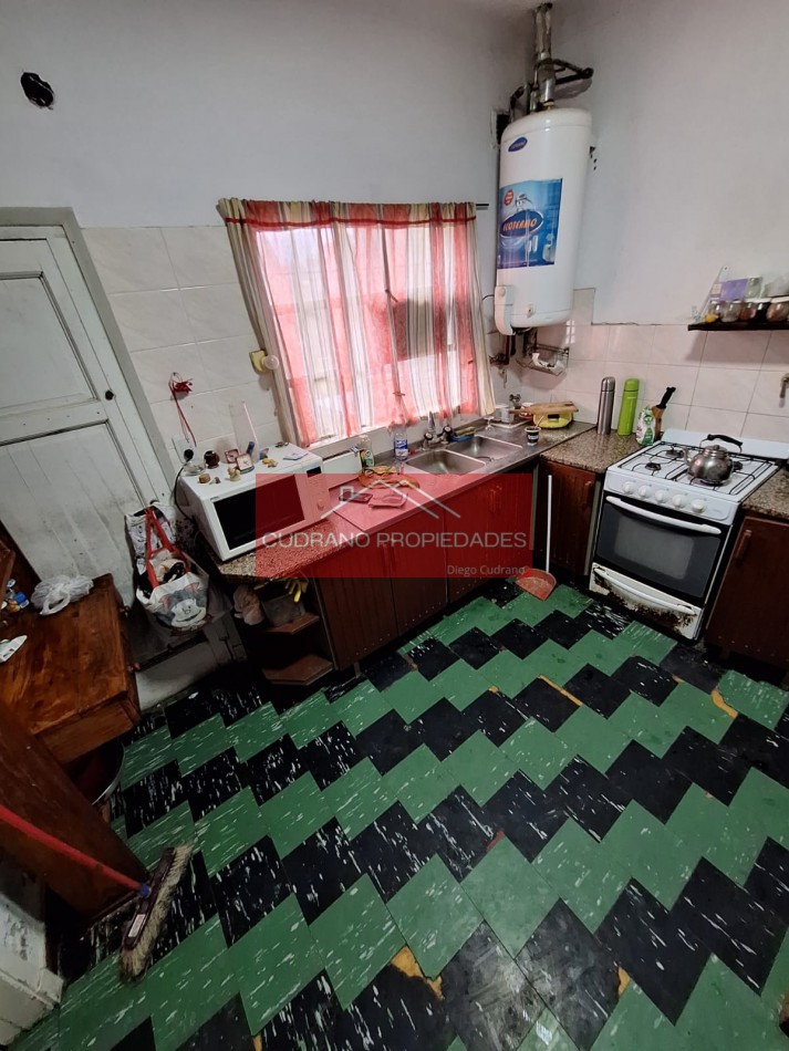 El Hogar que tu Familia Merece: Solida Propiedad con Gran Potencial en Zona Residencial.