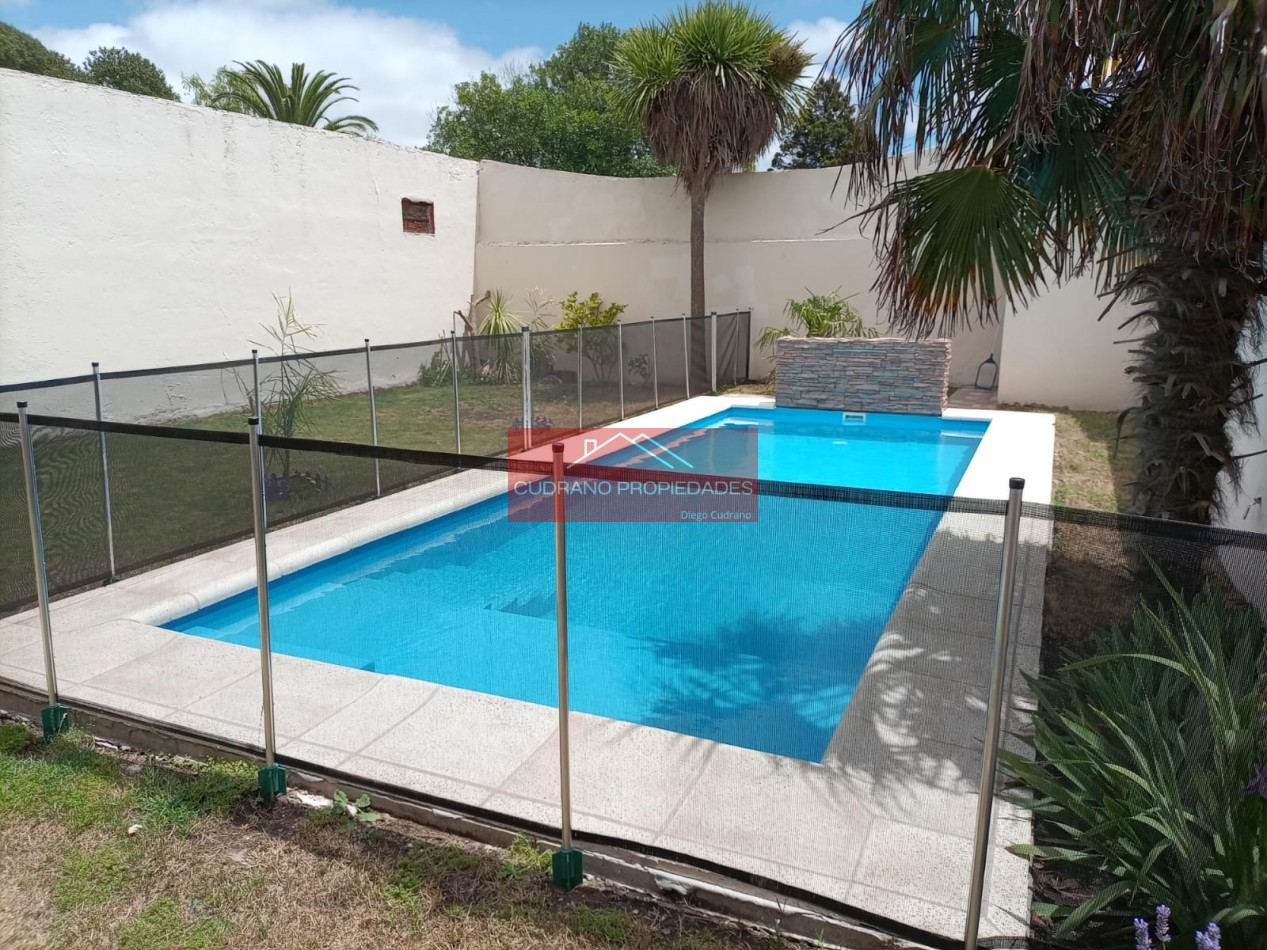CHALET - 4 AMBIENTES - PILETA CLIMATIZADA - ZONA RESIDENCIAL - MIRAMAR