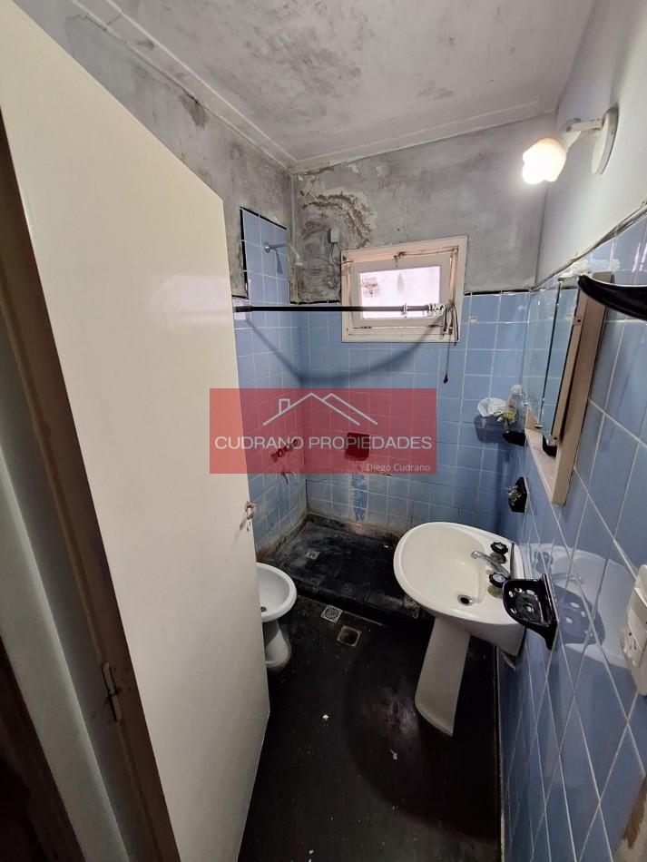 El Hogar que tu Familia Merece: Solida Propiedad con Gran Potencial en Zona Residencial.
