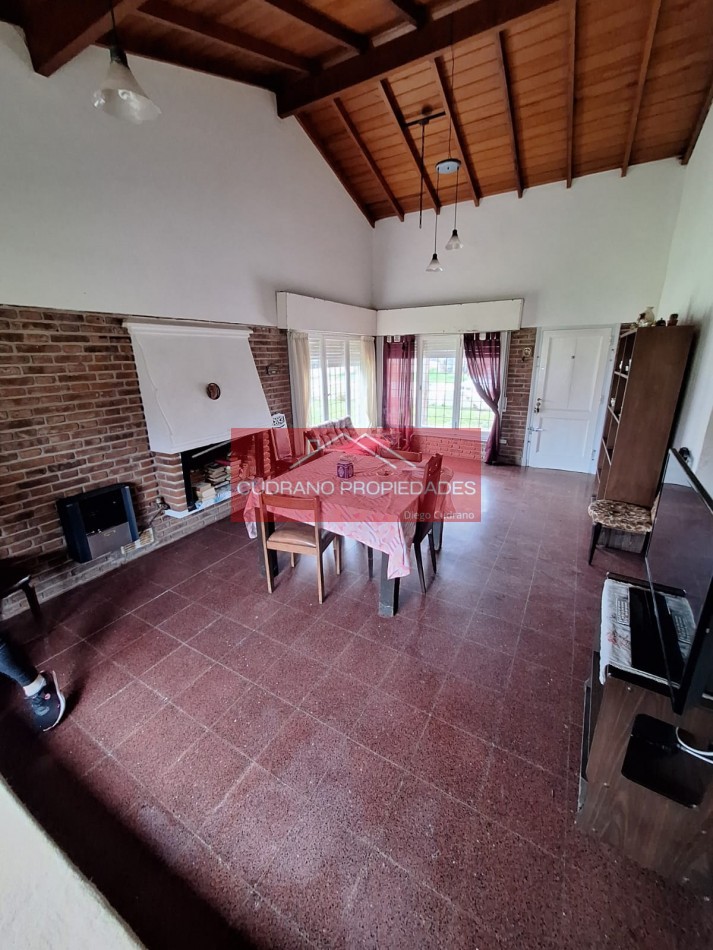El Hogar que tu Familia Merece: Solida Propiedad con Gran Potencial en Zona Residencial.