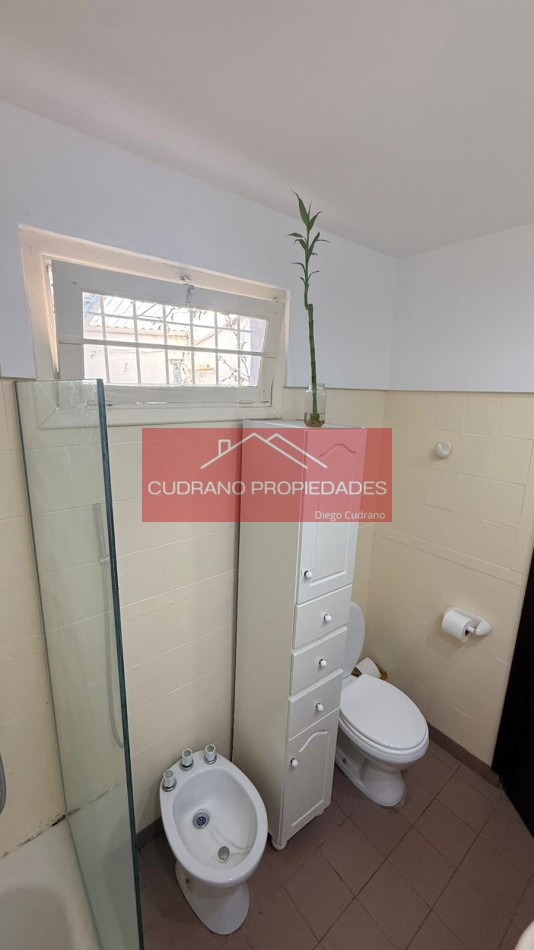  Solidez, Diseño y Rentabilidad: Joya en Esquina Reciclada de Zona III