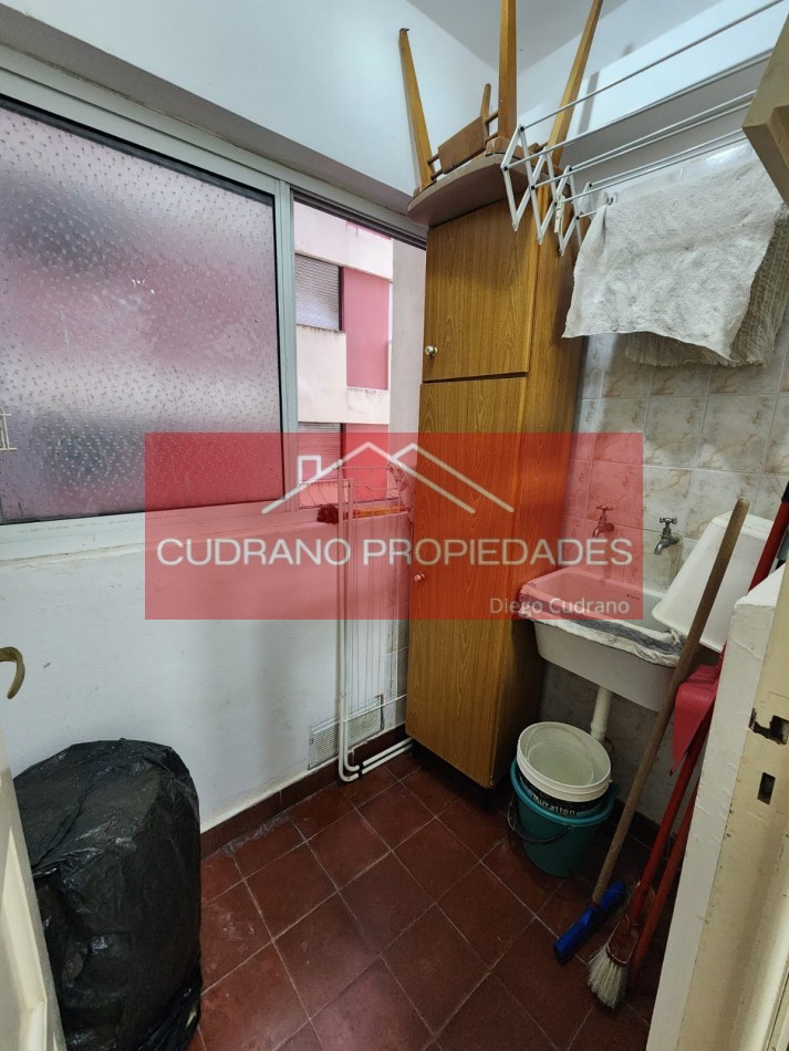 Solidez y Ubicacion Premium: Tu Departamento de 2 Ambientes en Zona I.