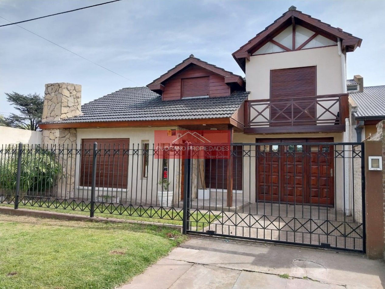 CHALET - 4 AMBIENTES - PILETA CLIMATIZADA - ZONA RESIDENCIAL - MIRAMAR