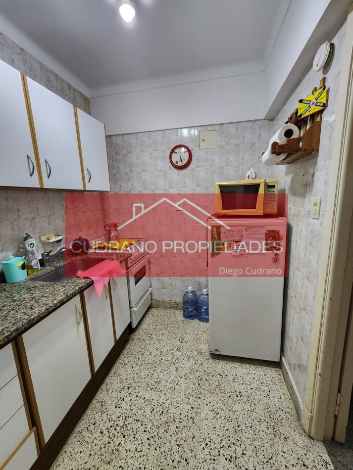 Solidez y Ubicacion Premium: Tu Departamento de 2 Ambientes en Zona I.