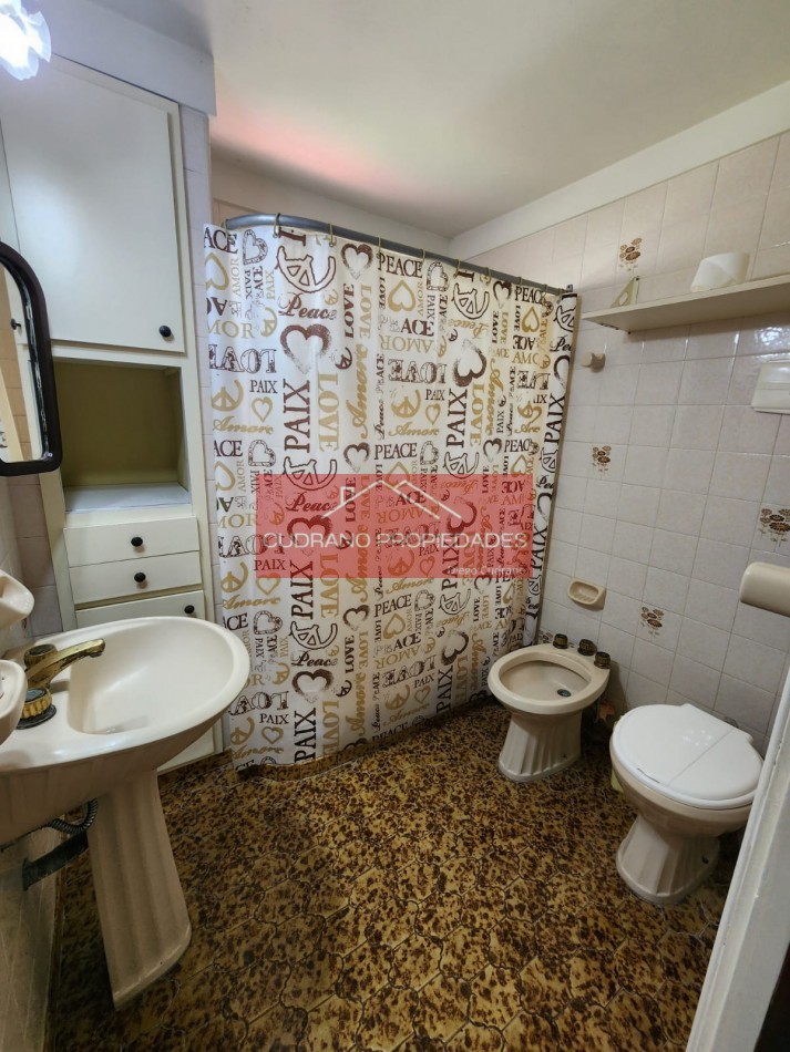 Vivi Miramar con Todo el Confort: Chalet de 4 Ambientes en la Mejor Ubicacion Residencial.