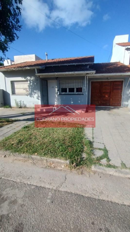 ¡RETASADA! Tu Casa en Miramar: 3 Ambientes con parque en Barrio Las Palmas.