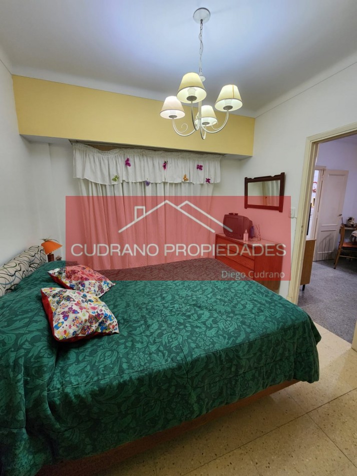 Solidez y Ubicacion Premium: Tu Departamento de 2 Ambientes en Zona I.