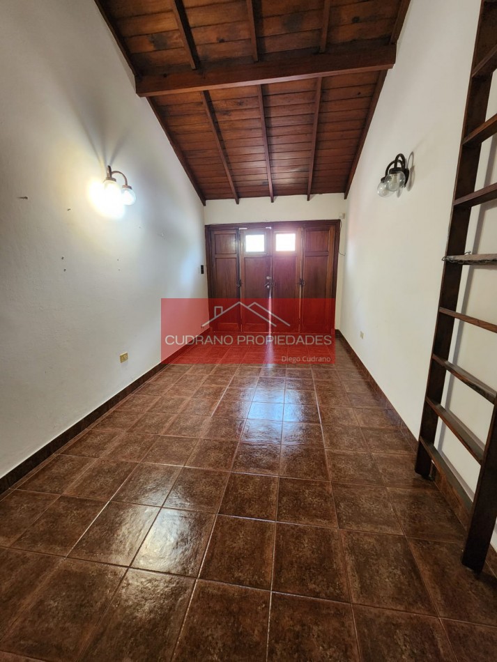 Vivi Miramar con Todo el Confort: Chalet de 4 Ambientes en la Mejor Ubicacion Residencial.