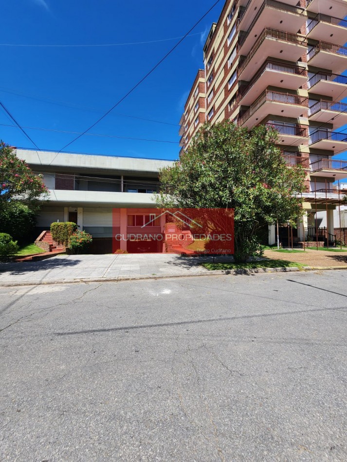 Potencial Sin Limites: Imponente Propiedad de 6 Ambientes en la Mejor Ubicacion Central.