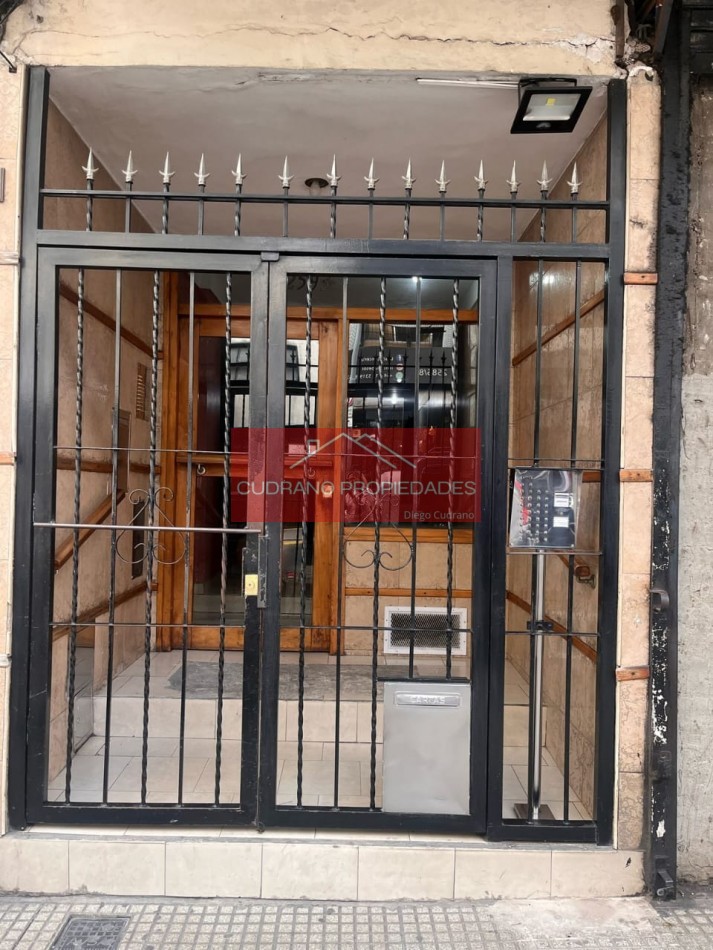 EN VENTA! DOS AMBIENTES - BARRIO DE ONCE - CABA