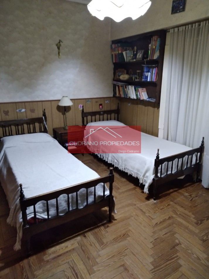 CHALET - 5 AMBIENTES - ZONA V - MIRAMAR