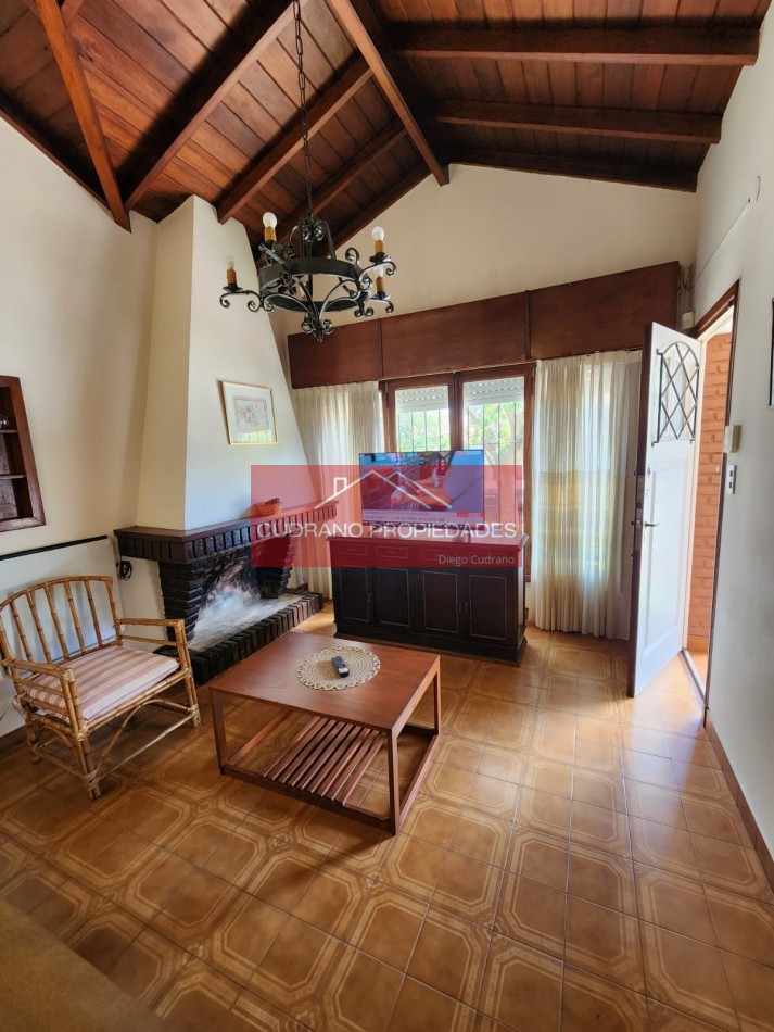 Vivi Miramar con Todo el Confort: Chalet de 4 Ambientes en la Mejor Ubicacion Residencial.