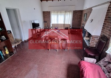 El Hogar que tu Familia Merece: Solida Propiedad con Gran Potencial en Zona Residencial.
