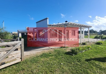 RETASADA! Tu Refugio Natural en Parque Bristol, Miramar: Casa con Amplio Parque y Precio de Ocasion.