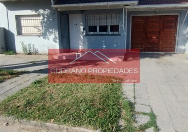 ¡RETASADA! Tu Casa en Miramar: 3 Ambientes con parque en Barrio Las Palmas.